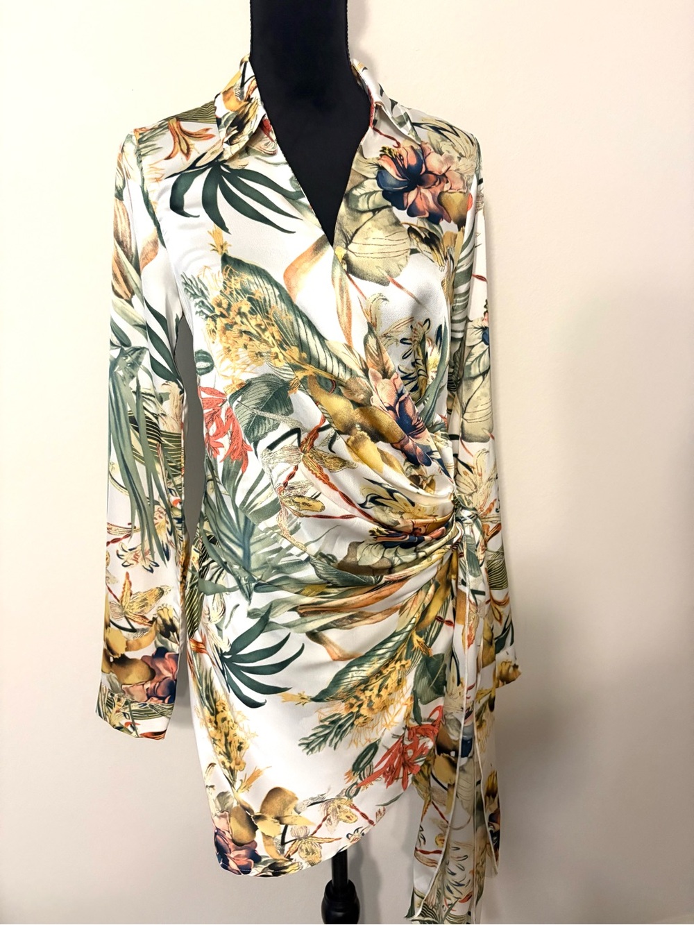 Floral Wrap Tunic Dress in size Medium - Picture 6 of 7